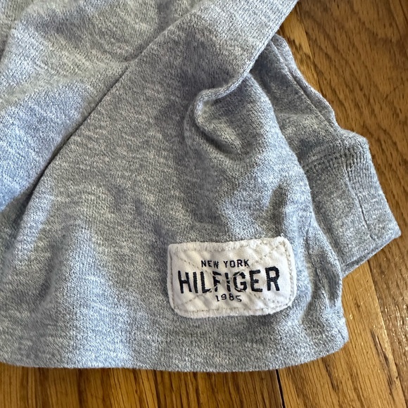 Tommy Hilfiger long sleeve lot of 2 - Picture 5 of 7